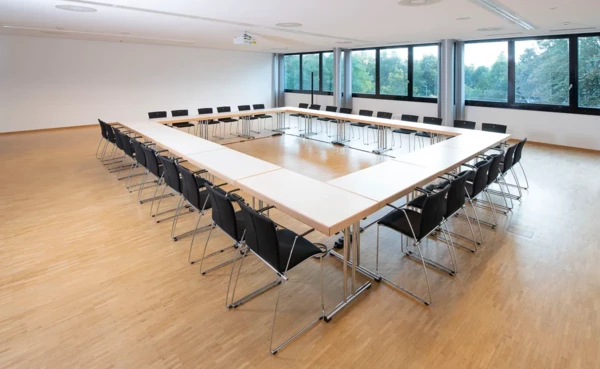 Blockbestuhlung im Tagungszentrum der Rhein-Mosel-Halle © Rhein-Mosel-Halle